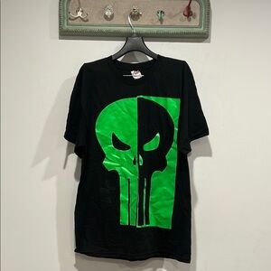 Punisher split Black T-Shirt with Green black Skull Graphic large